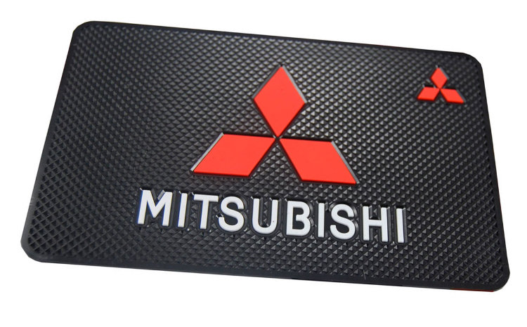 Коврик на панель Mitsubishi 20*13 см      