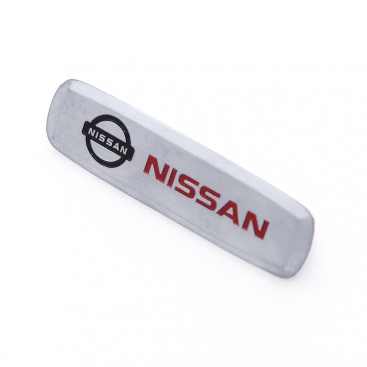 Шильдик Nissan для ковров и органайзеров 